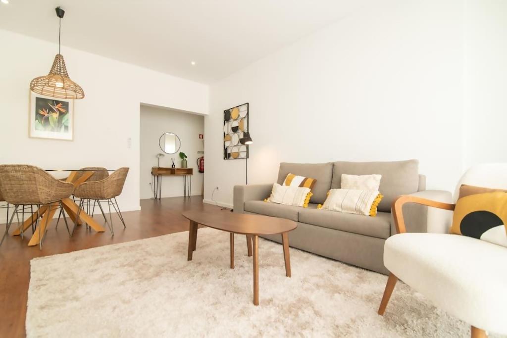 Cozy Sea View Apartment Near City & Airport Ponta Delgada  Exterior photo