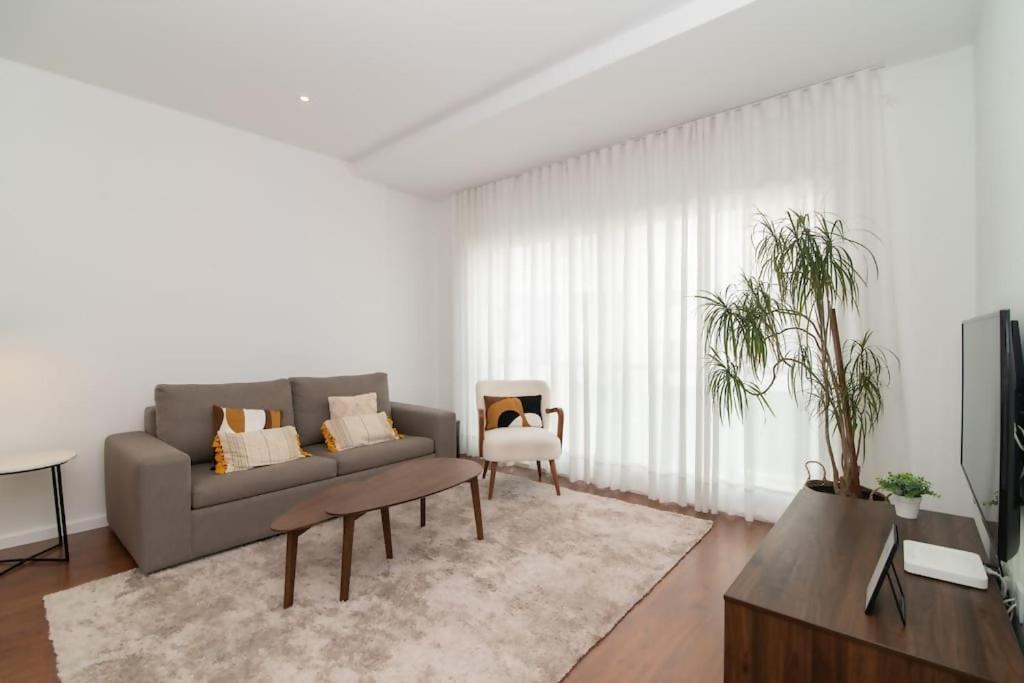Cozy Sea View Apartment Near City & Airport Ponta Delgada  Exterior photo