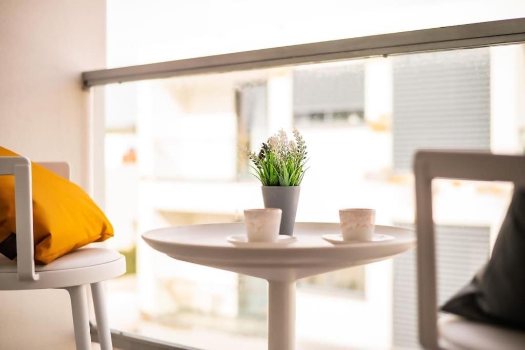 Cozy Sea View Apartment Near City & Airport Ponta Delgada  Exterior photo