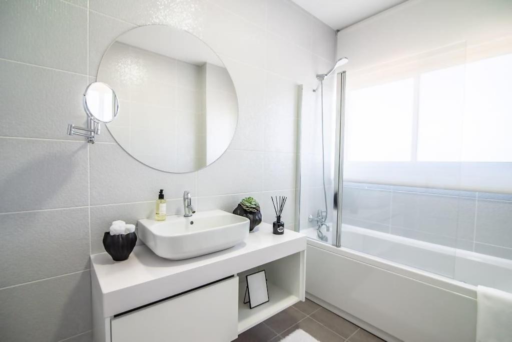Cozy Sea View Apartment Near City & Airport Ponta Delgada  Exterior photo