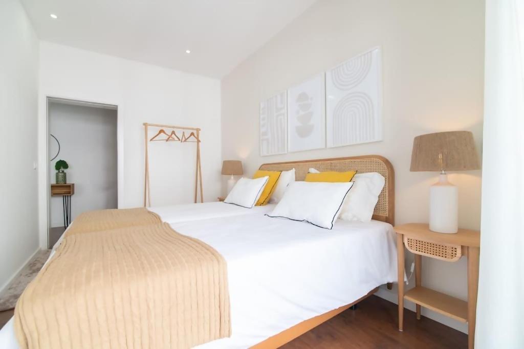 Cozy Sea View Apartment Near City & Airport Ponta Delgada  Exterior photo